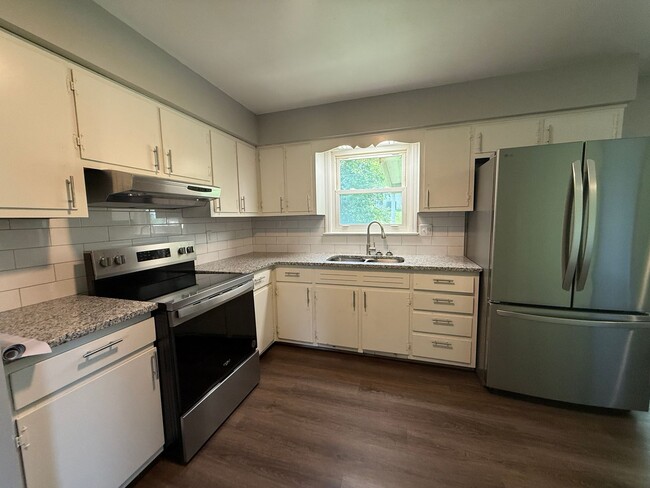 Building Photo - Come Take a Look At This!