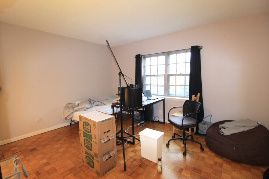 Building Photo - 34 Lake Shore Terrace