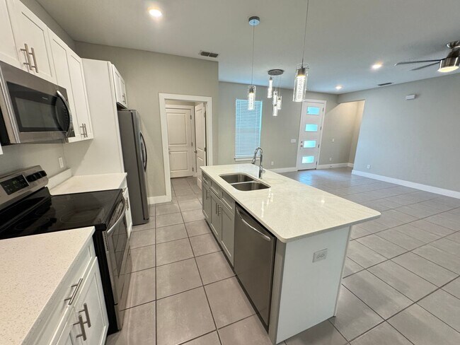 Building Photo - BEAUTIFUL Home 4 Bedroom, 2 Bathroom in Po...
