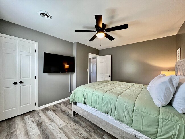 Building Photo - Fully furnished apartment with all utilities and High-speed internet included