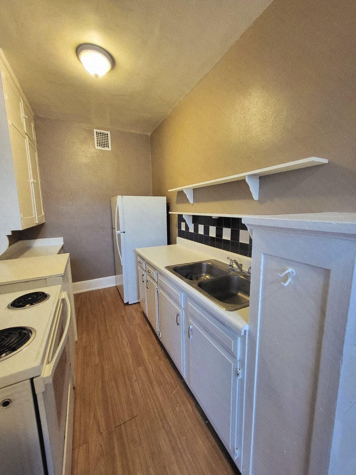 Building Photo - 1308 Willow Branch Ave