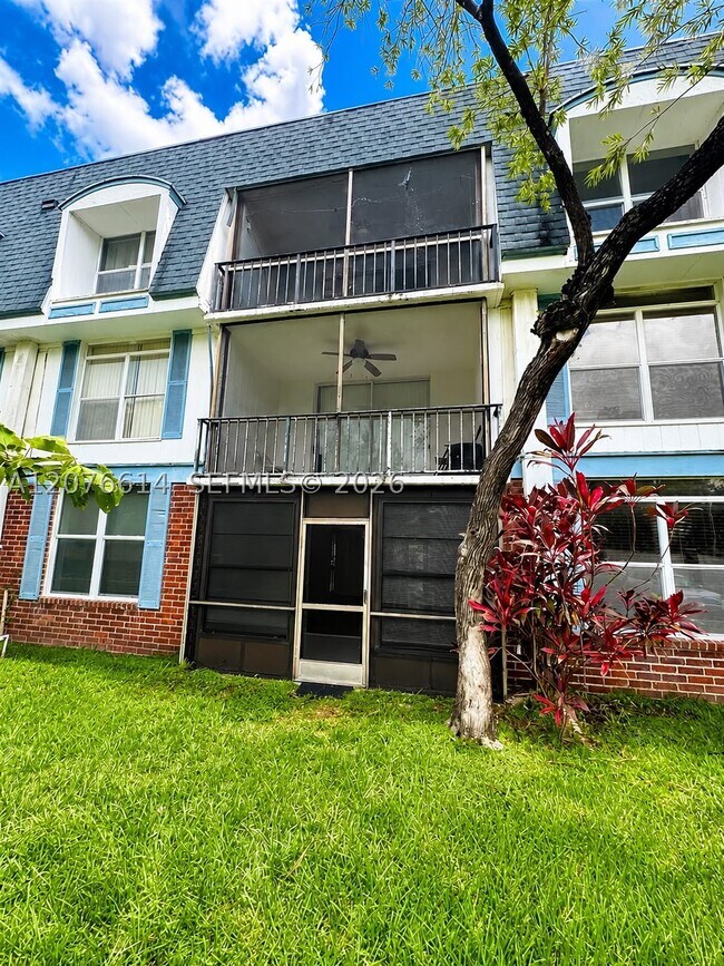 Building Photo - 3660 Inverrary Dr