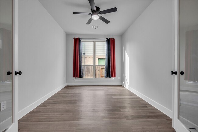 Building Photo - 215 Flower Moon Ct