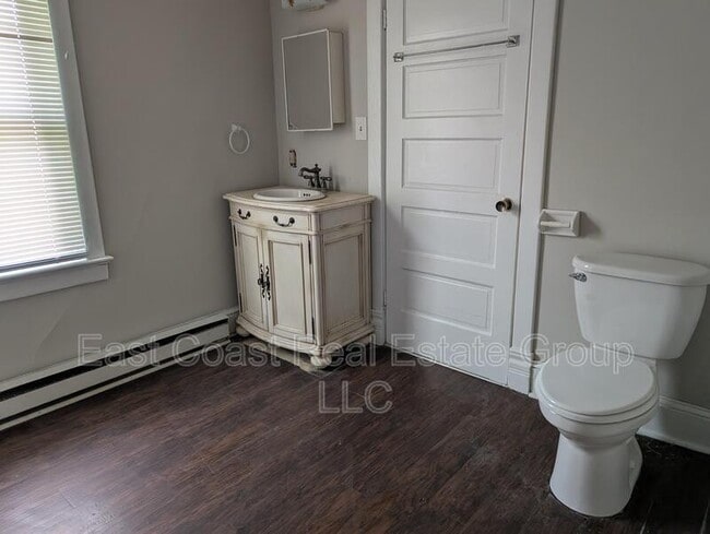 Building Photo - 304 1/2 W Martin St