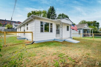 Building Photo - 4 Bedroom 2 Baths Home Move In Ready Brist...