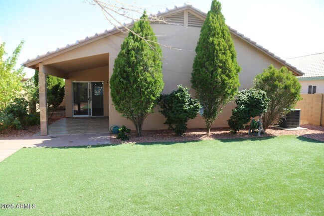Building Photo - 2228 E Aire Libre Ave