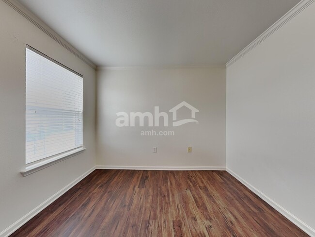 Building Photo - 704 Overlook Rd