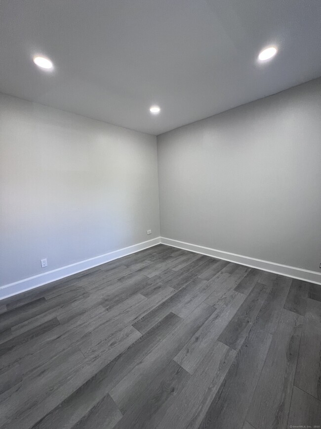 Building Photo - 81 Jetland St
