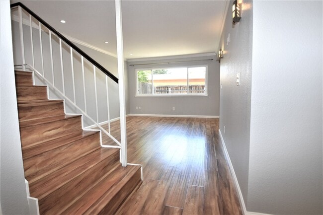 Building Photo - 5030 Greenberry Dr