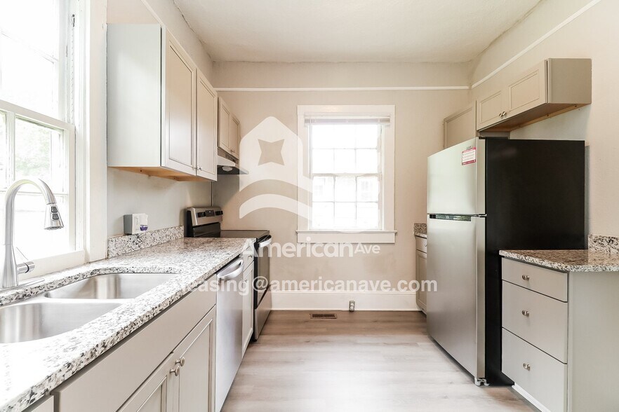 Building Photo - 806 Beech St