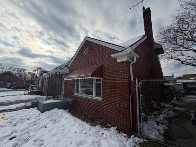 Building Photo - Charming 3 bedroom house for lease in Nice area Call 313-429-3244 KPM Detroit