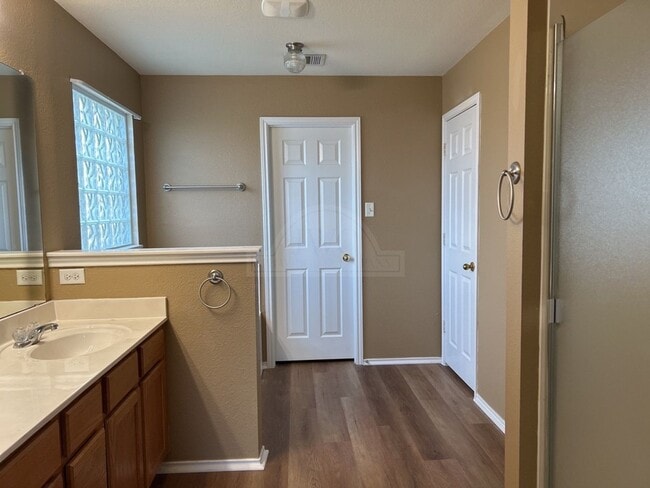 Building Photo - 4402 Golden Gate Dr