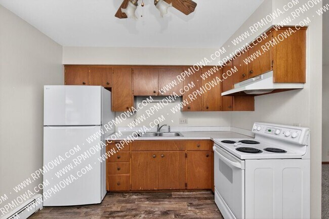 Building Photo - 312 E 5th St