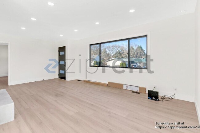 Building Photo - 7640 SW Whitford Dr