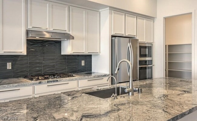 Building Photo - 11836 Star Grass Ave