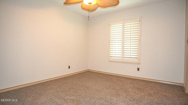 Building Photo - 612 Willow Glen Dr