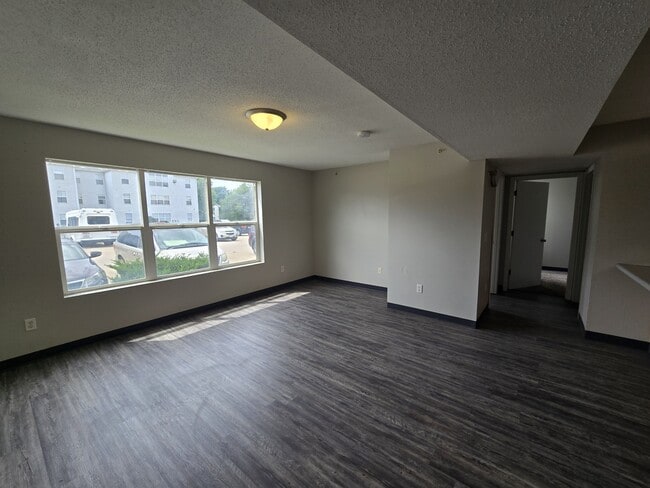 Building Photo - 60 Miller Ave SW