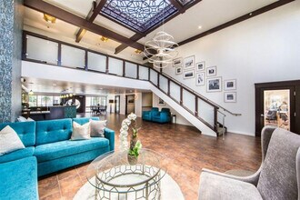 Building Photo - 514 Via De La Valle