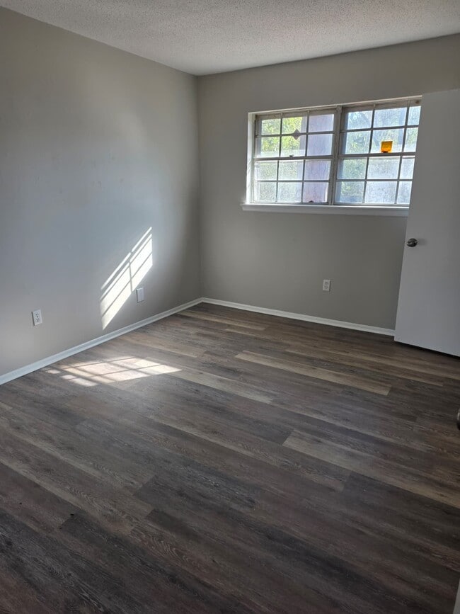 Building Photo - 13101 Dedeaux Rd