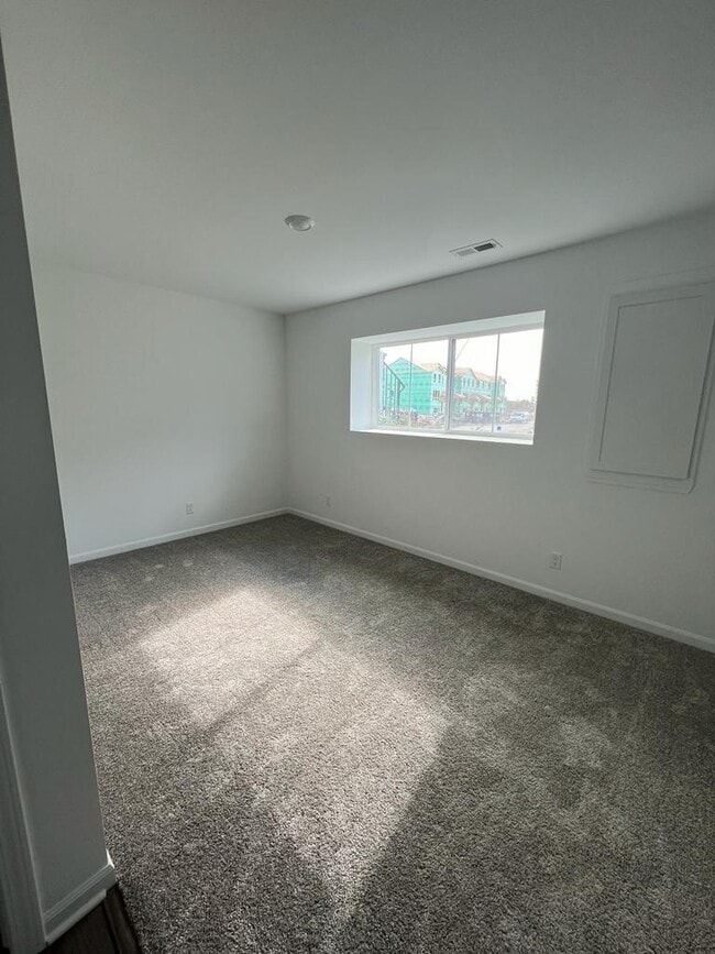 Building Photo - 1033 Atterberg Rd