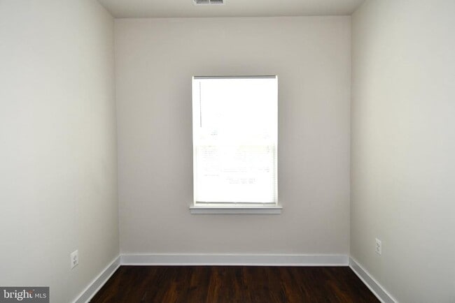 Building Photo - 4917 Crest View Dr