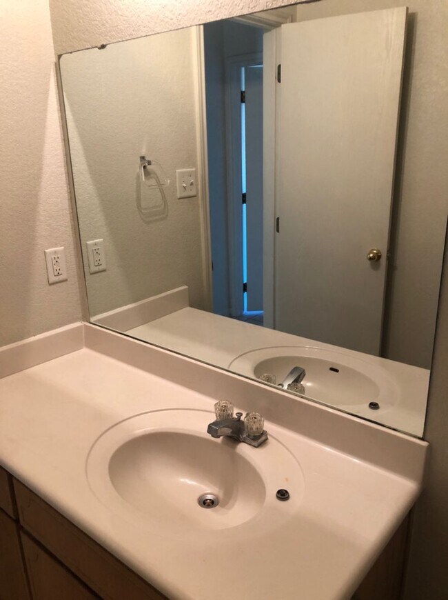 Building Photo - 403 Justin Ln