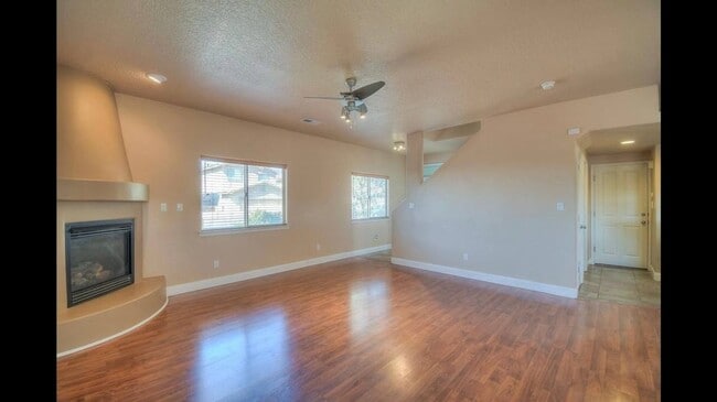 Building Photo - Available Now! Beautiful 3 Bedroom/2 Bathroom Home in Northeast Albuquerque