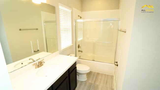 Building Photo - 15405 Honeybell Dr