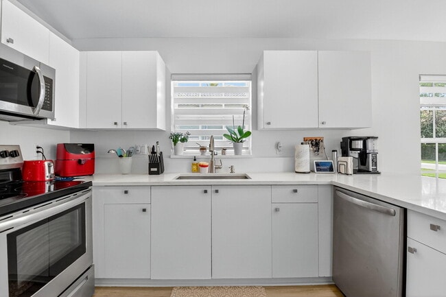 Building Photo - 1866 Capeside Cir