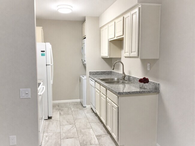 Building Photo - 1860 White Oak Dr