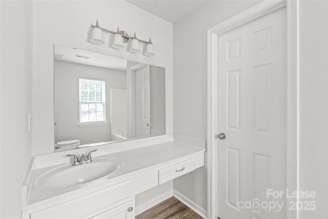 Building Photo - 8818 Sharonbrook Dr