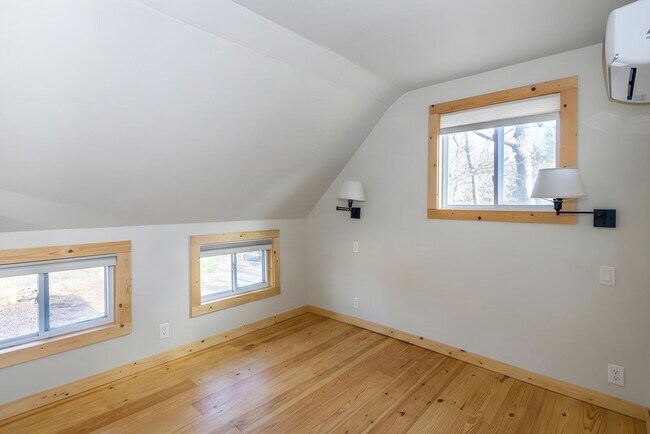 Building Photo - 217 Blue Moon Ln