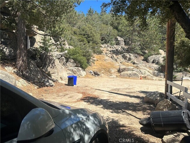 Building Photo - 2490 Fern Dr