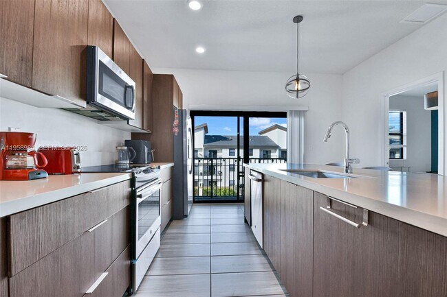 Building Photo - 7865 NW 104th Ave