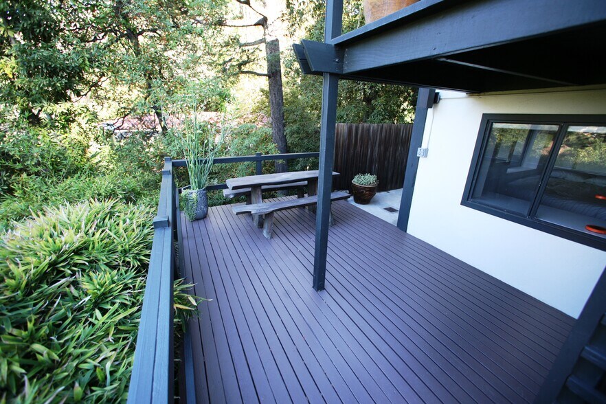 Building Photo - 1999 N Sycamore Ave