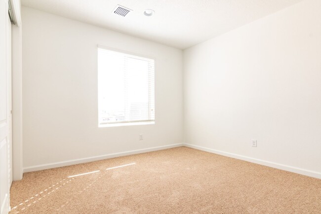 Building Photo - Brand New Pulte Townhouse Available Now