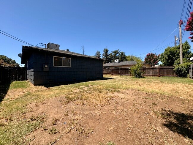 Building Photo - Great Single Story For Rent in Rio Linda CA! 3 Bedroom 1 Bathroom with large backyard