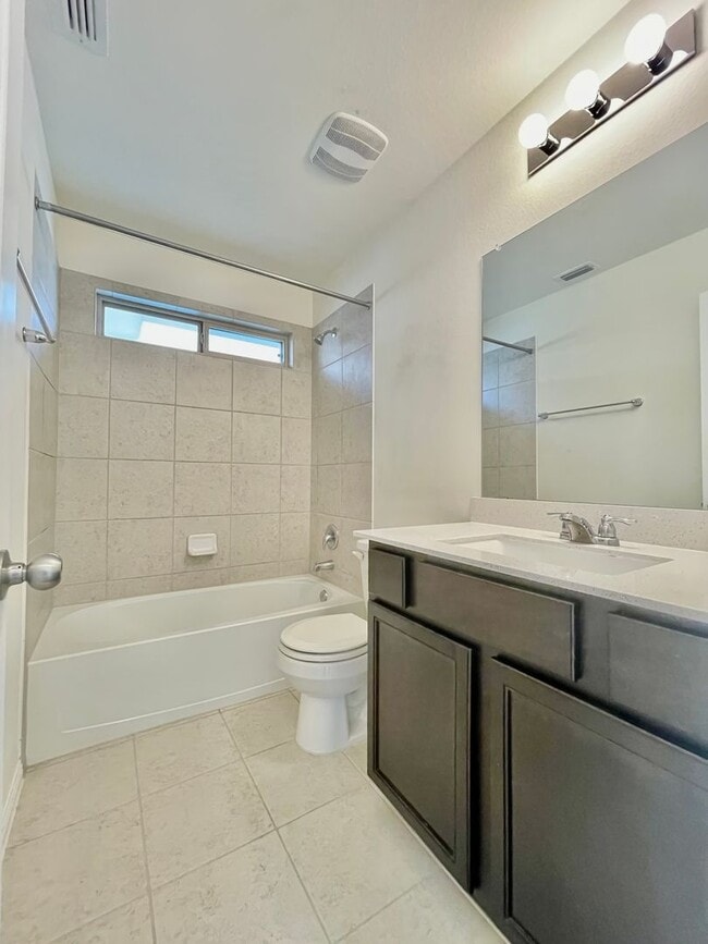 Building Photo - Blanco Vista Charmer