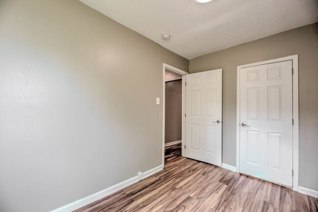 Building Photo - Knoxville 37914 - CHARMING 2 BEDROOM 1 BATH HOME WITH BONUS LOT! Contact Lisa Vineyard & Shannon ...