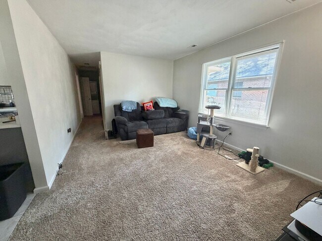 Building Photo - N Thalia Road - Duplex