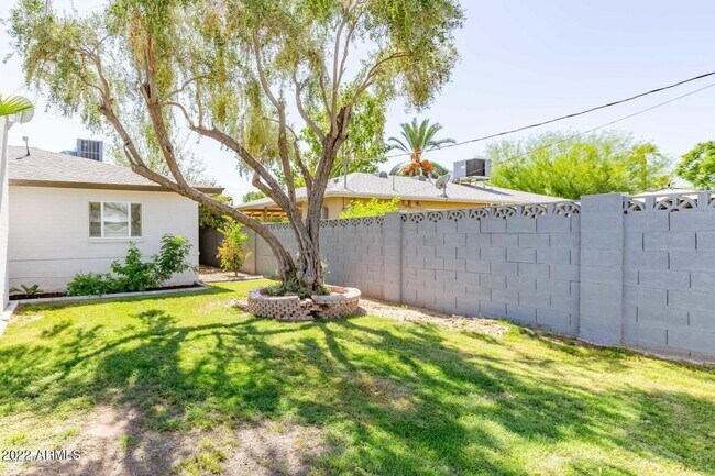 Building Photo - 6918 E Avalon Dr