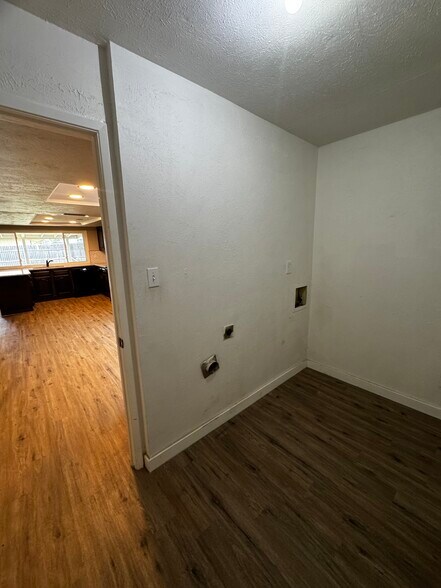 Building Photo - 7505 Whitewood Dr