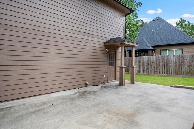 Building Photo - 3718 Treasure Island Dr