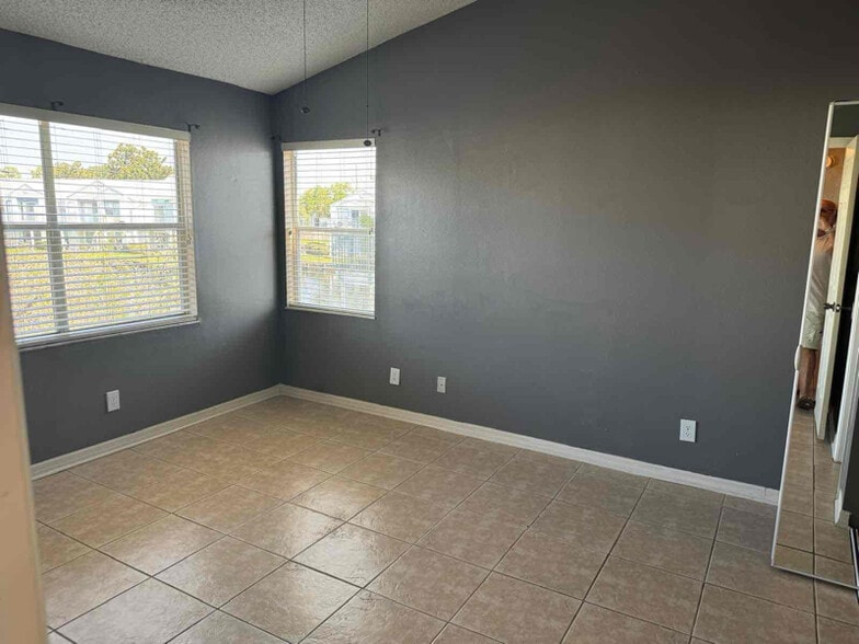 Building Photo - 2516 Woodgate Blvd