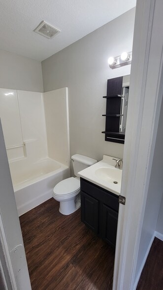 Building Photo - 1708 Apple Ln