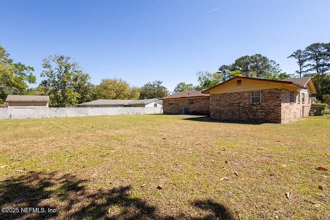 Building Photo - 1620 Bay Cir E