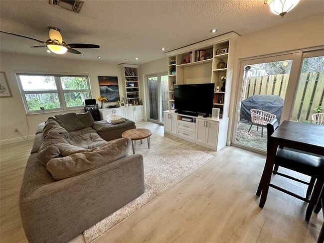 Building Photo - 615 SW 16th Ct