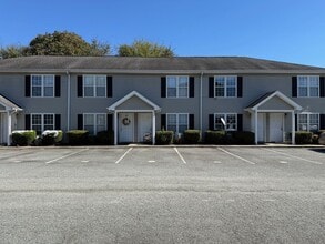 Building Photo - Two bedroom, 1.5 townhouse in Graham (Park...
