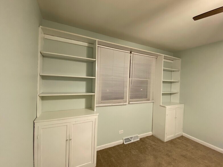 Building Photo - 519 Racine Ln