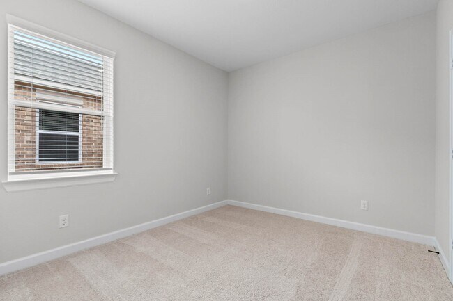 Building Photo - 1110 Whispering Winds Dr